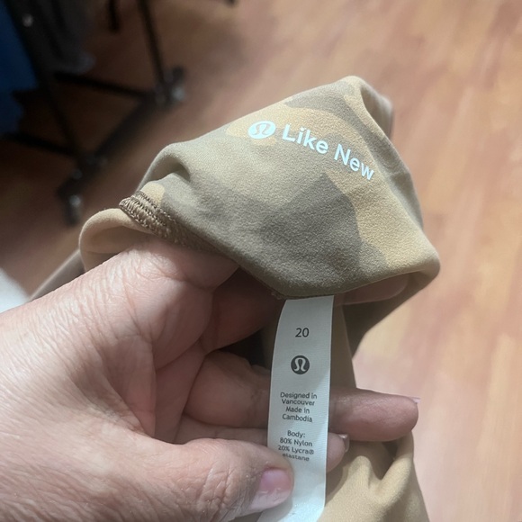 Lululemon Tan Camouflage Leggings - Picture 4 of 4